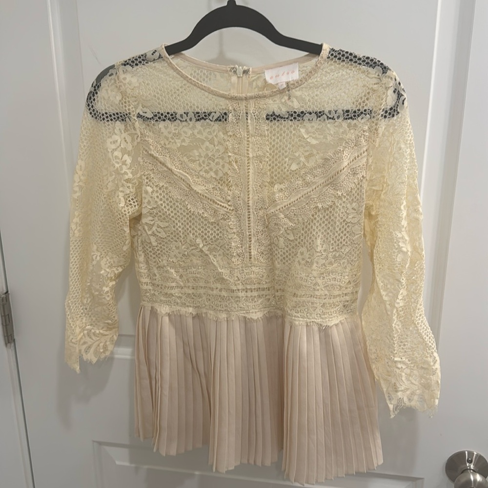 Metro Anthropologie NWOT Lace OffWhite Top Small Gorgeous Details Pleated Floral